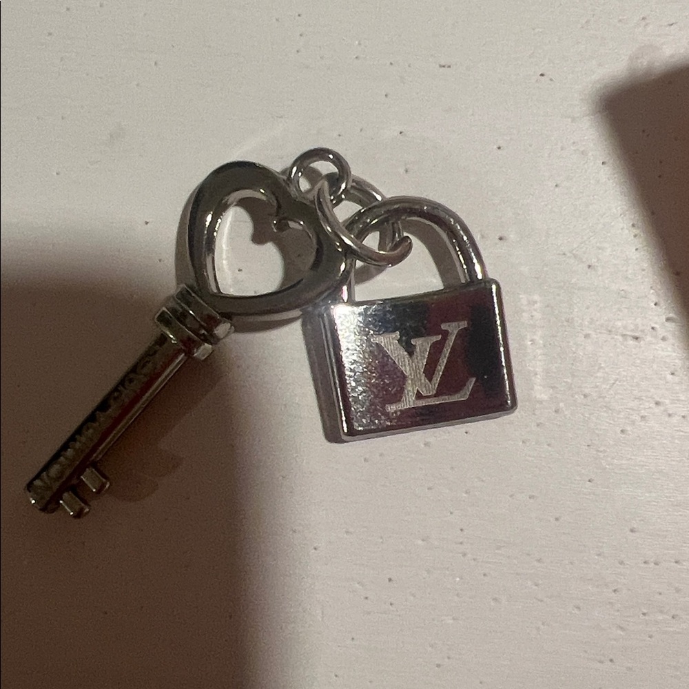 Louis Vuitton Silver Padlock & Heart Key Charm - Picture 2 of 2